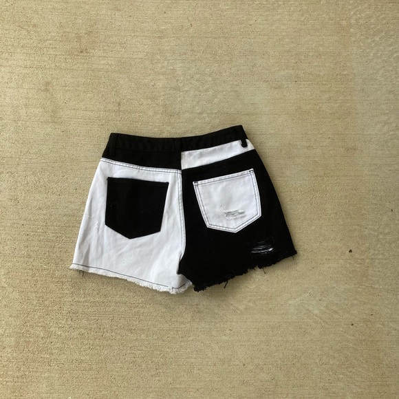 Forever 21 Colorblock Black & White Distressed Shorts M - Picture 5 of 7